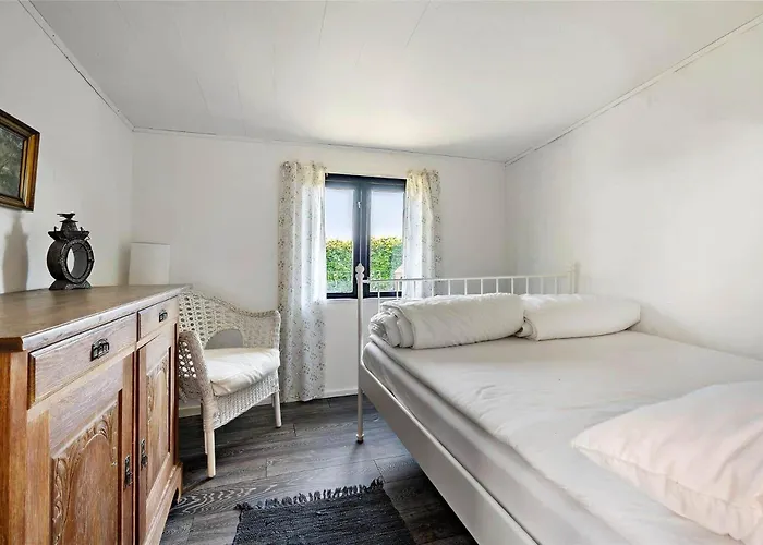 بيت للعطل 4011-stege-klintevej-64 *